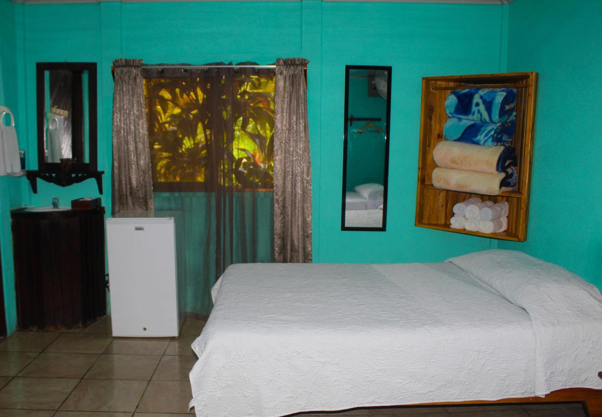 Posada Rio Celeste La Amistad Bed & Breakfast Exterior photo